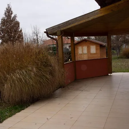 Villa Velencei Fuzfas *