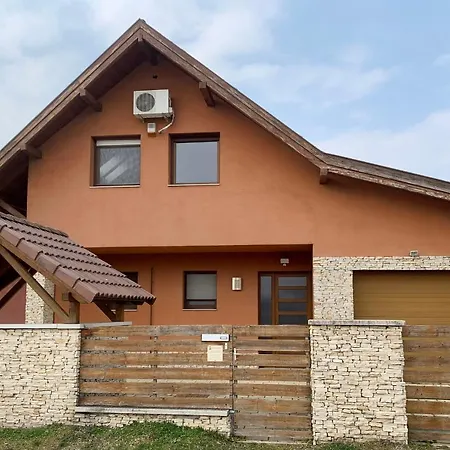Velencei Fuzfas Villa Velence