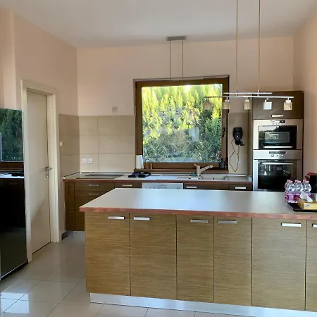 Velencei Fuzfas Villa